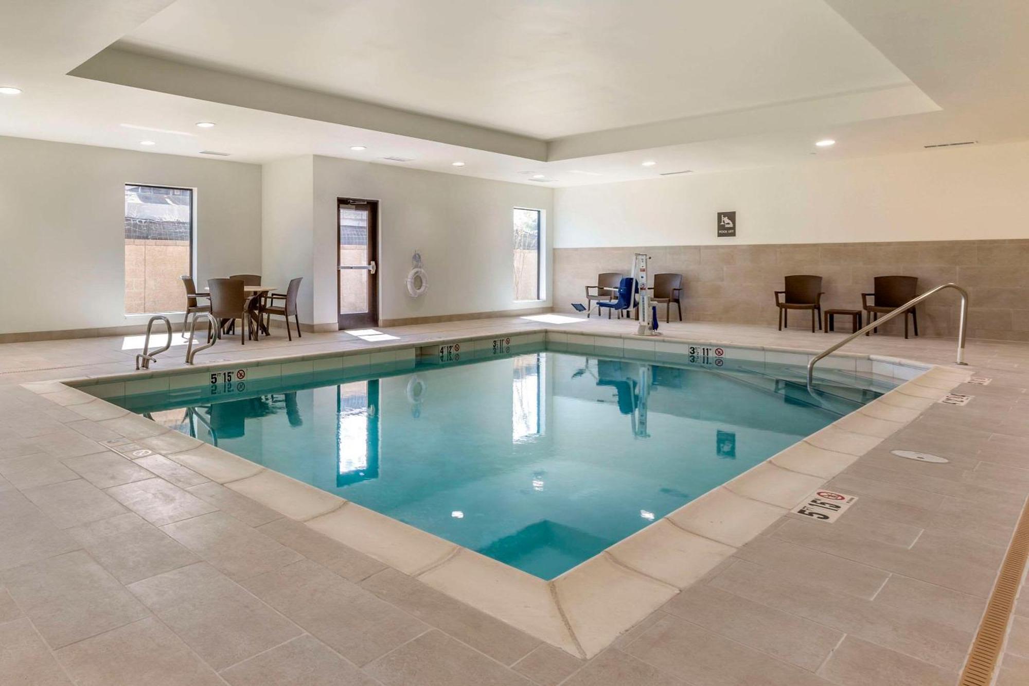 Comfort Suites Albuquerque Airport Екстер'єр фото